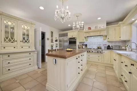 350 Velarde St, Mountain View, CA 94041 photo 1