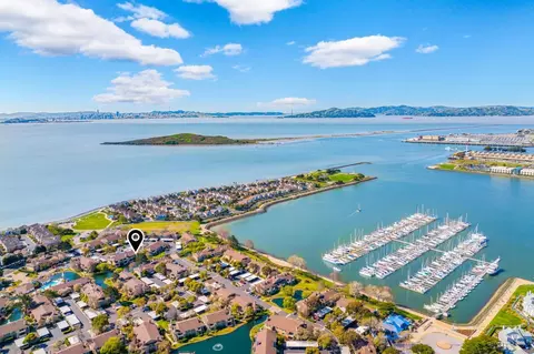 107 Lakeshore Ct, Richmond, CA 94804
