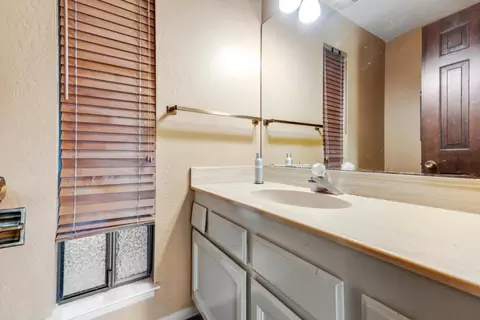 1112 Iverson St, Salinas, CA 93901 photo 4