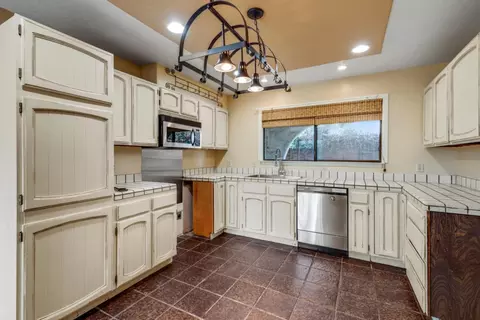 1112 Iverson St, Salinas, CA 93901 photo 6