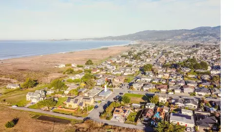 290 Grove St, Half Moon Bay, CA 94019