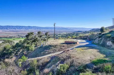 212 Pine Canyon Rd, Salinas, CA 93908 photo 2