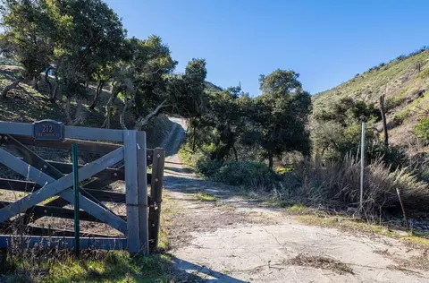 212 Pine Canyon Rd, Salinas, CA 93908 photo 9
