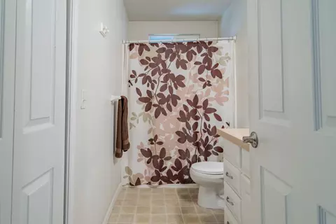 Bath - 151-153 N Shasta St, Willows, CA 95988 photo 2 of 3