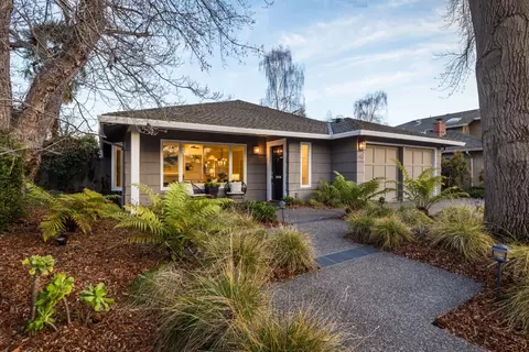 543 Hilbar Ln, Palo Alto, CA 94303