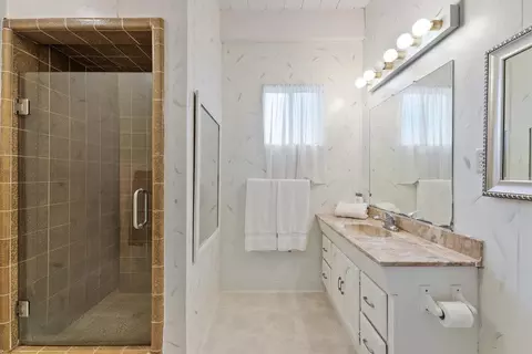 Bath - 500 Valencia School Rd, Aptos, CA 95003 photo 2 of 2