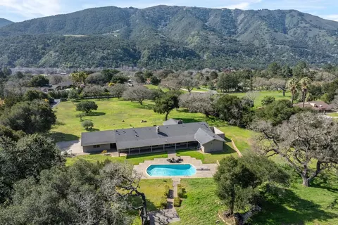 10 Ring Ln, Carmel Valley, CA 93924