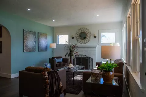 445 W 26th St, Merced, CA 95340 photo 2
