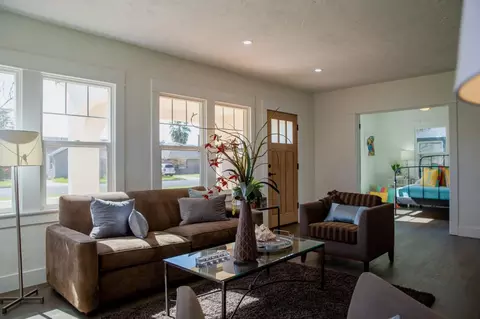 445 W 26th St, Merced, CA 95340 photo 4