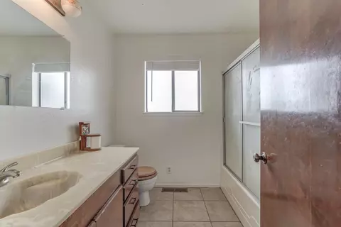 Bath - 2854 Illinois Ave, Corning, CA 96021 photo 7 of 9