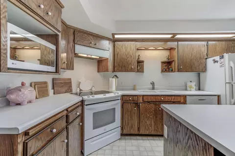 Kitchen - 2854 Illinois Ave, Corning, CA 96021 photo 6 of 8