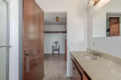 Bath - 2854 Illinois Ave, Corning, CA 96021 photo 6 of 9