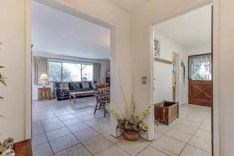 Entry Way - 2854 Illinois Ave, Corning, CA 96021 photo 5 of 7
