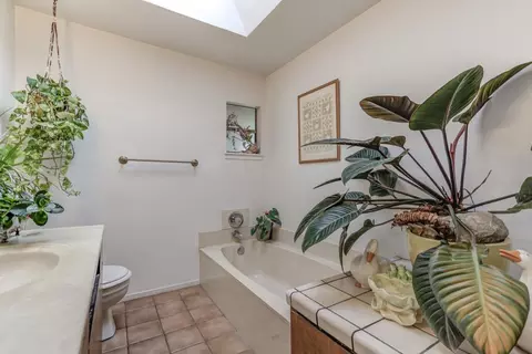 Bath - 2854 Illinois Ave, Corning, CA 96021 photo 4 of 9