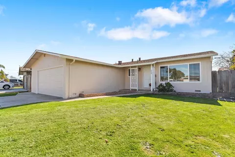 666 Los Coches Ave, Salinas, CA 93906 photo 2