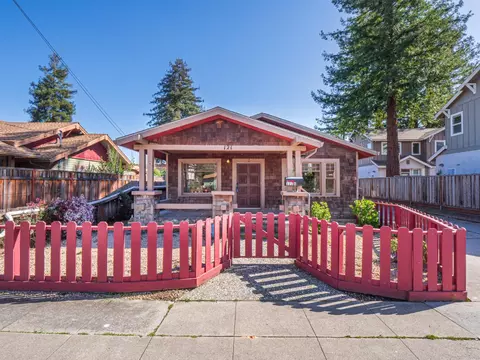 121 Kennan St, Santa Cruz, CA 95060