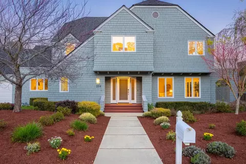 204 Ravenswood Ct, Santa Cruz, CA 95060