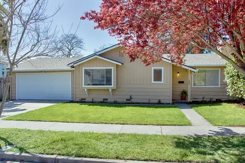 135 Hollywood Ave, Santa Cruz, CA 95060