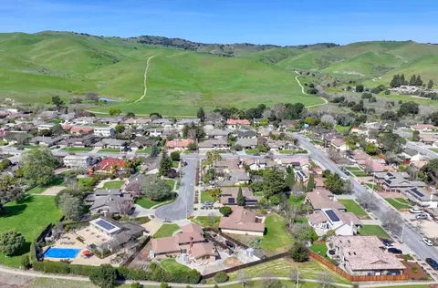 22402 Montera Pl, Salinas, CA 93908 photo 2