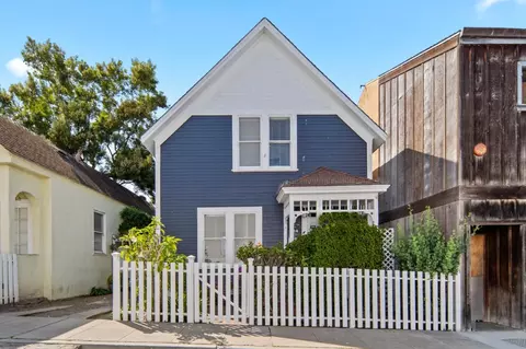 224 16th St, Pacific Grove, CA 93950