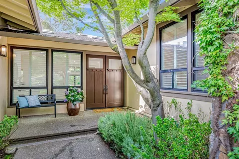 11 Brent Ct, Menlo Park, CA 94025