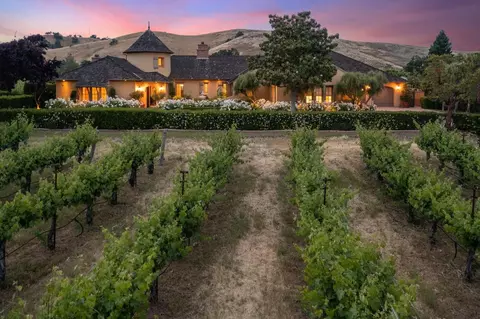 1305 Lions Peak Ln, San Martin, CA 95046