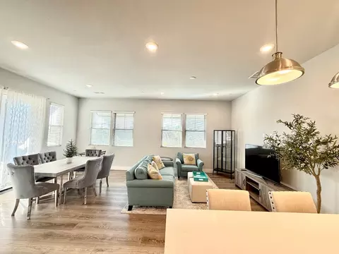 1661 Spring St 424, Davis, CA 95616