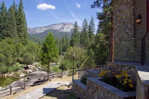 7899 Forest Dr, Yosemite National Park, CA 95389