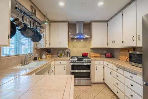 335 Palma Dr, Salinas, CA 93901 photo 9
