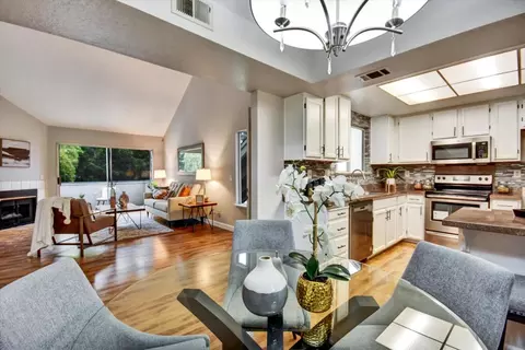 1086 Summerplace Dr, San Jose, CA 95122