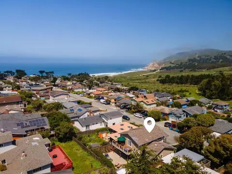 468 4th St, Montara, CA 94037