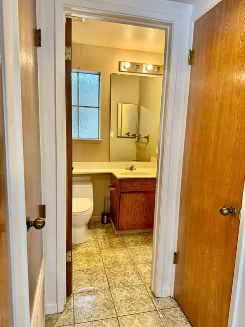 Bath - 460 Pine Ave, Half Moon Bay, CA 94019 photo 1 of 4