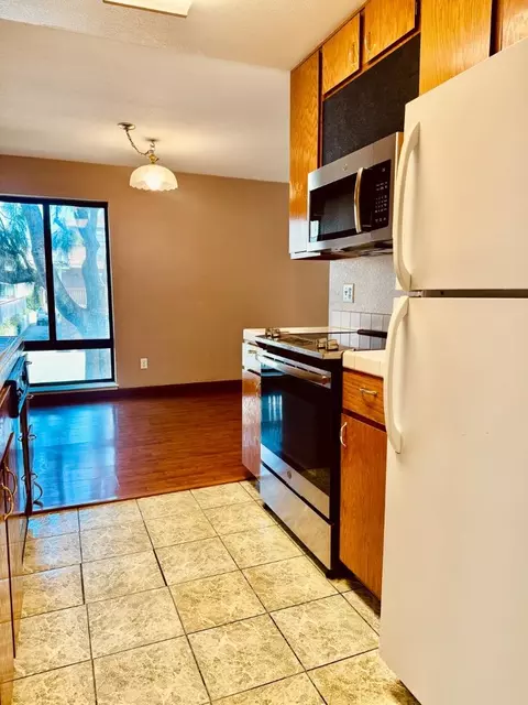 Kitchen - 460 Pine Ave, Half Moon Bay, CA 94019 photo 4 of 4