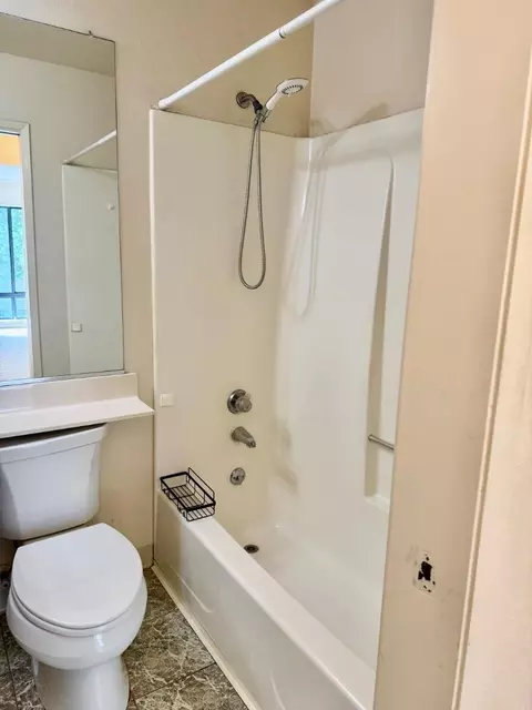 Bath - 460 Pine Ave, Half Moon Bay, CA 94019 photo 2 of 4