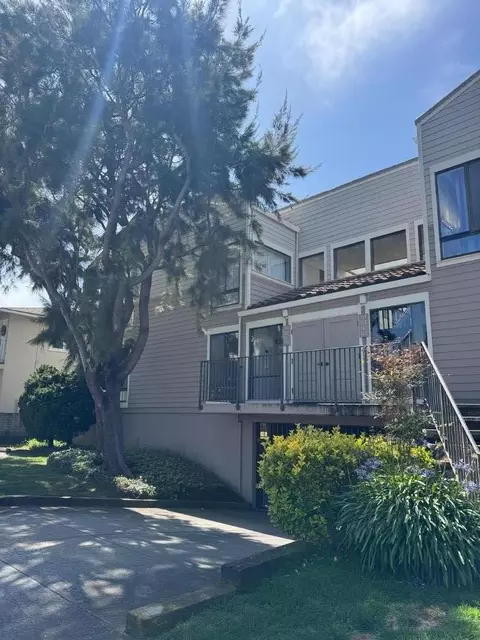 Exterior - 460 Pine Ave, Half Moon Bay, CA 94019 photo 2 of 3