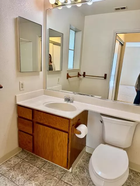 Bath - 460 Pine Ave, Half Moon Bay, CA 94019 photo 3 of 4