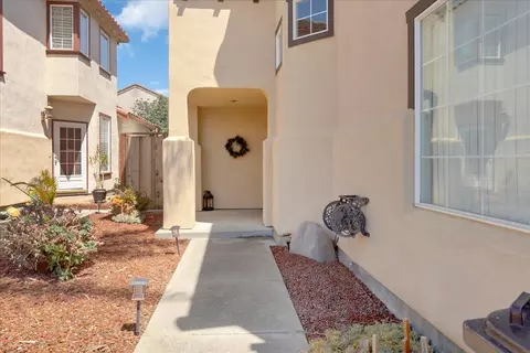16 Harrington Cir, Salinas, CA 93906 photo 3
