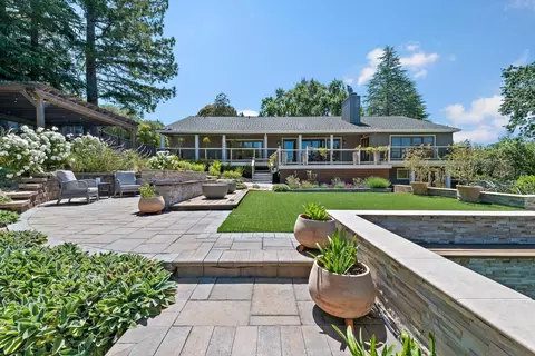 2 Lassen Ct, Menlo Park, CA 94025