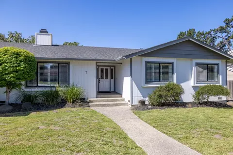 7 Antelope Ln, Monterey, CA 93940 photo 2