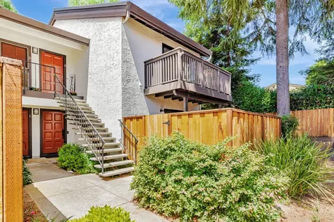 775 Williamsburg Way #B, Gilroy, CA 95020