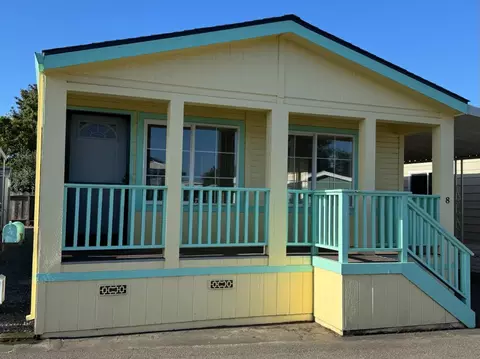 998 38th Avenue 8, Santa Cruz, CA 95062