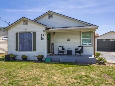 27 Burchell Ave, Freedom, CA 95019