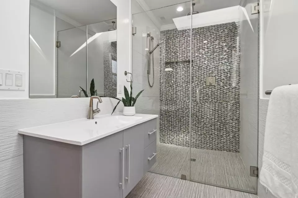 Bath - 185 Mclellan Ave, San Mateo, CA 94403 photo 5 of 5