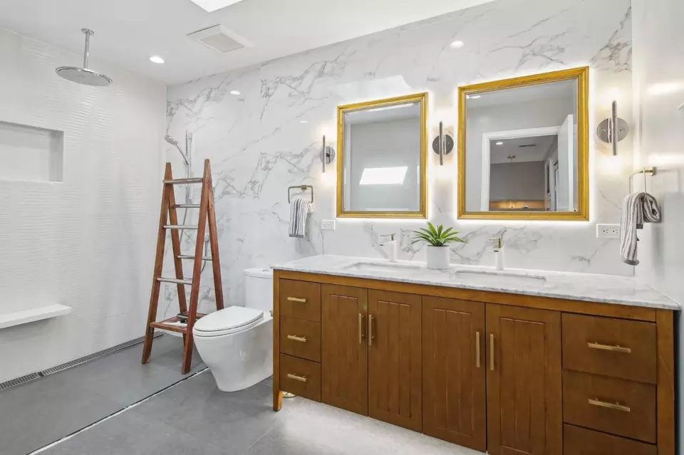 Bath - 185 Mclellan Ave, San Mateo, CA 94403 photo 4 of 5