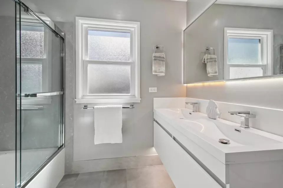 Bath - 185 Mclellan Ave, San Mateo, CA 94403 photo 2 of 5