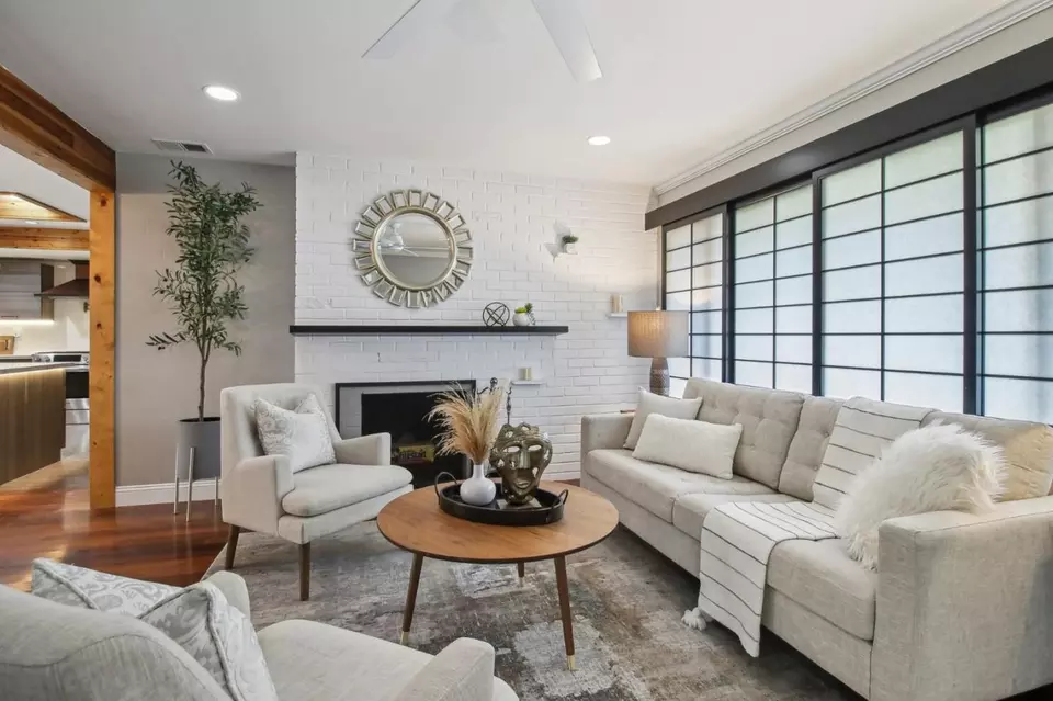 Living - 185 Mclellan Ave, San Mateo, CA 94403 photo 2 of 4