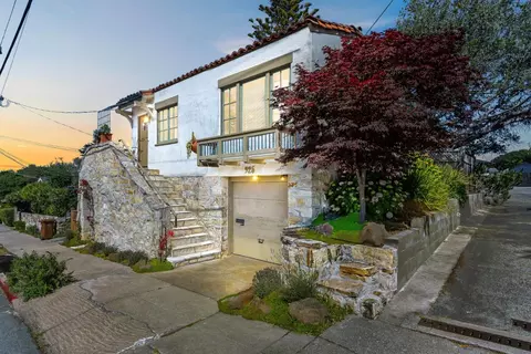 925 Cass St, Monterey, CA 93940
