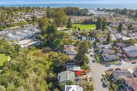 304 Harbor Dr, Santa Cruz, CA 95062