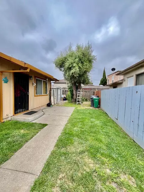 Exterior - 128 Maple Ave, Watsonville, CA 95076 photo 5 of 8