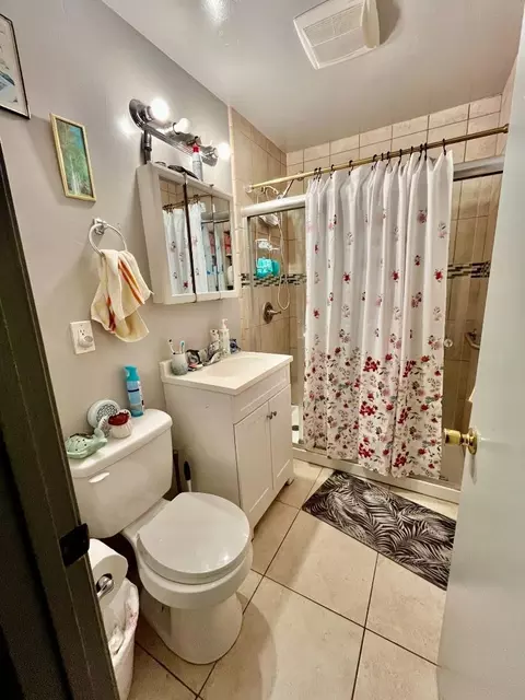 Bath - 128 Maple Ave, Watsonville, CA 95076 photo 1 of 3